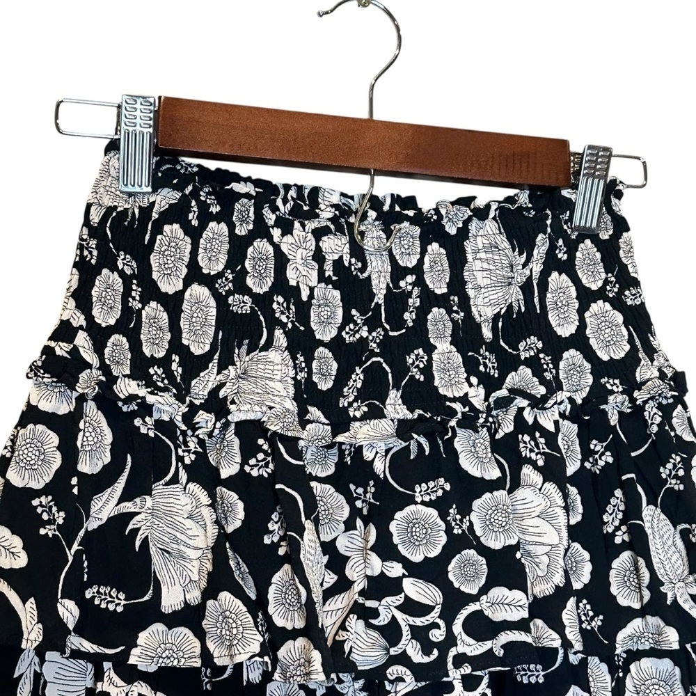 Anthropologie Black Tiered Floral Lined Mini Skirt Women’s Size XSP - Picture 2 of 8